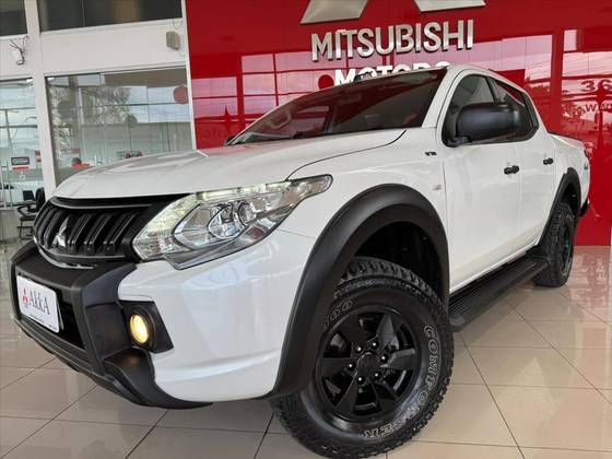 MITSUBISHI L200 TRITON 2.4 16V TURBO DIESEL OUTDOOR GLS CD 4X4 AUTOMÁTICO